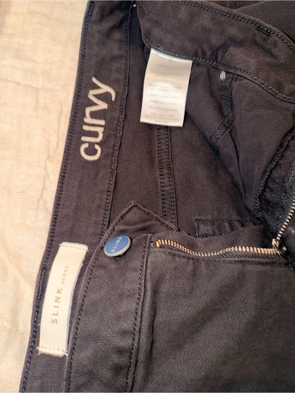 Slink Women’s Black Frayed Hem shorts - Picture 4 of 5